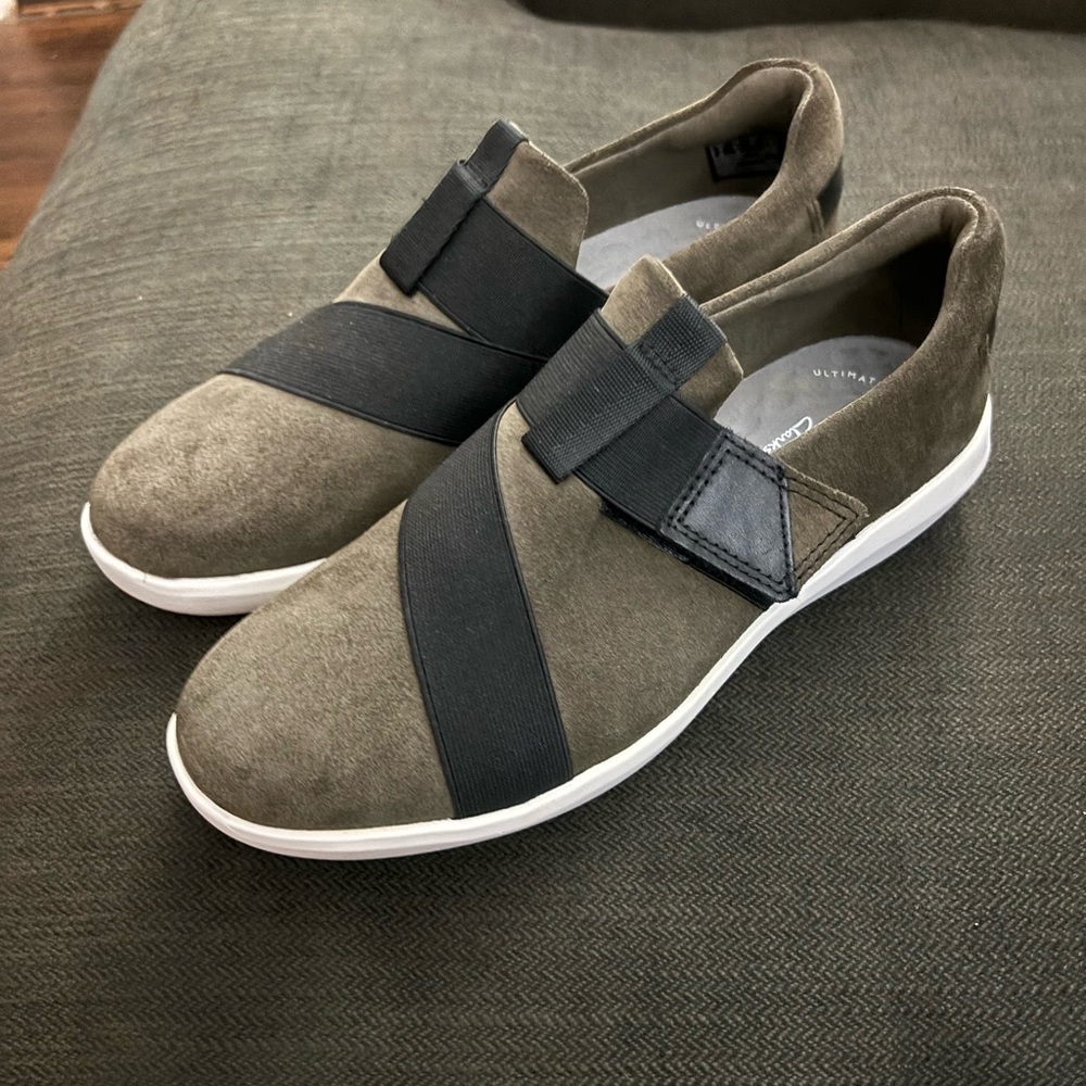 BRAND NEW Clarks tennis shoes.